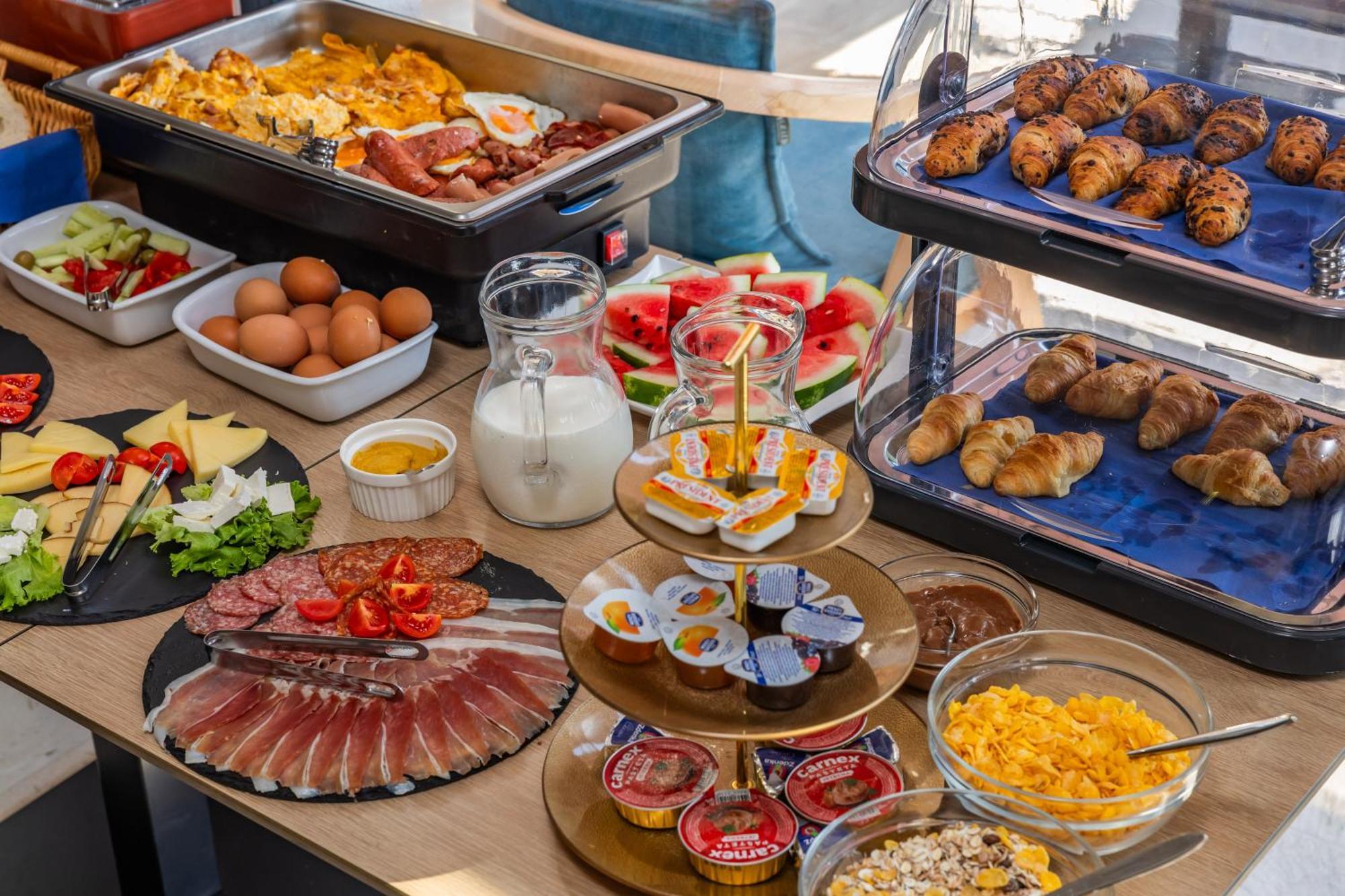 Hotel Aquilo Petrovac Ngoại thất bức ảnh