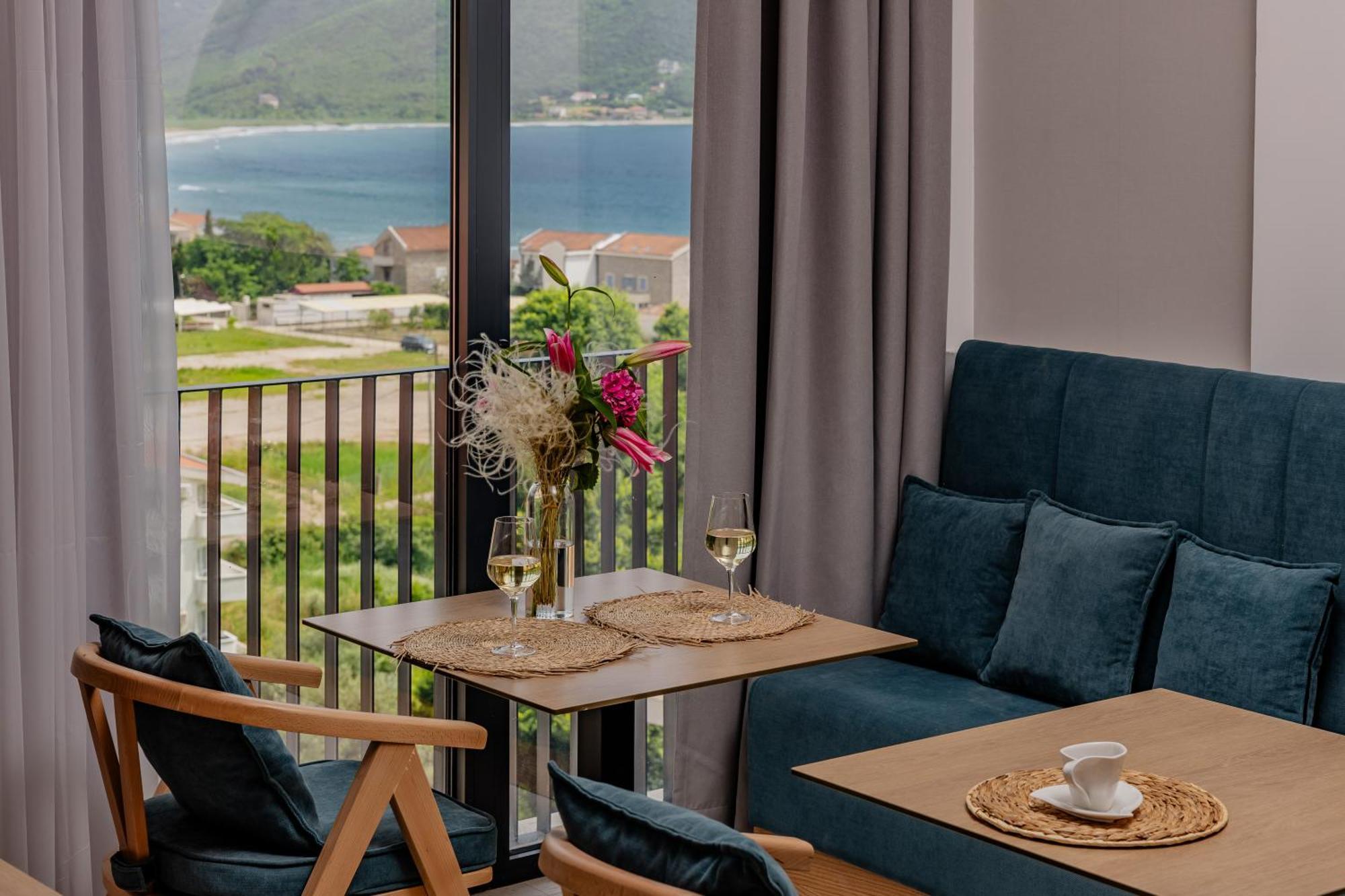 Hotel Aquilo Petrovac Ngoại thất bức ảnh