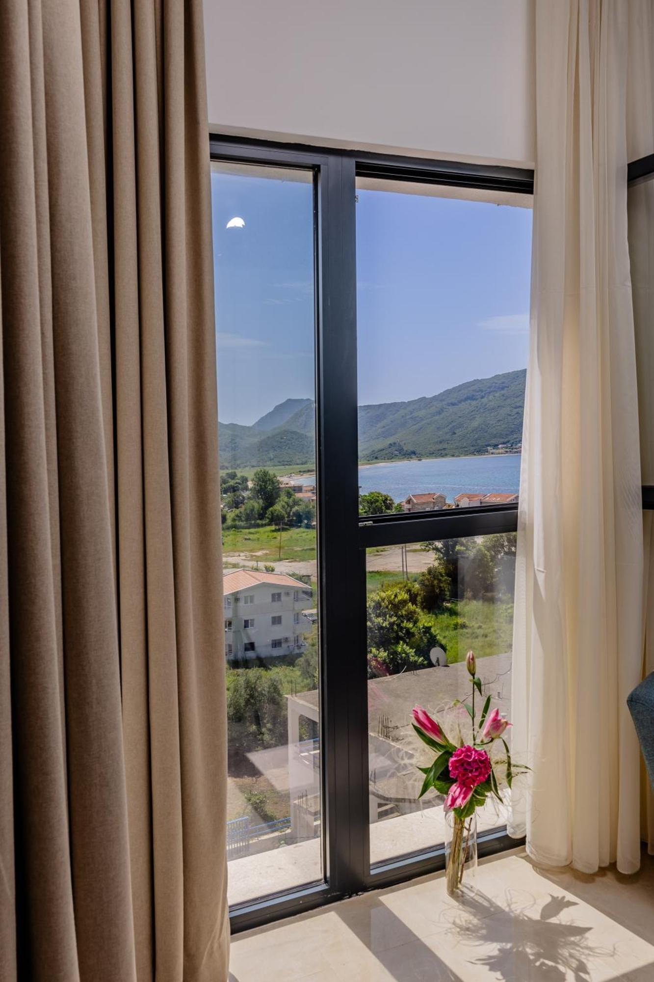 Hotel Aquilo Petrovac Ngoại thất bức ảnh