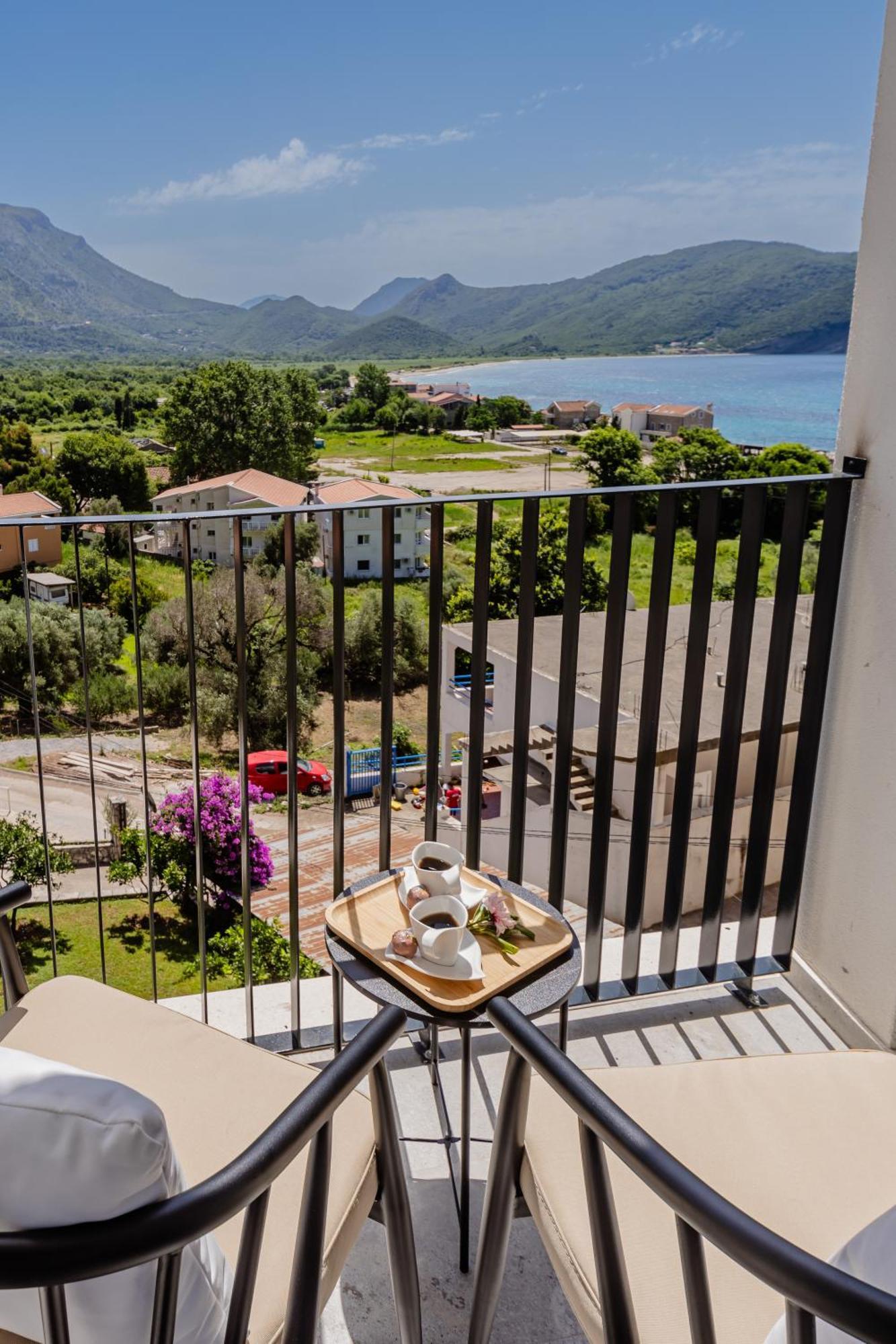Hotel Aquilo Petrovac Ngoại thất bức ảnh