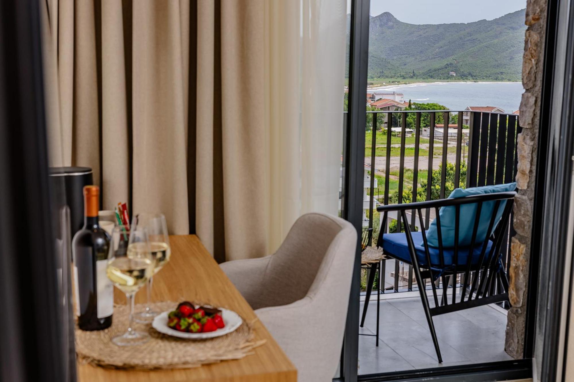 Hotel Aquilo Petrovac Ngoại thất bức ảnh