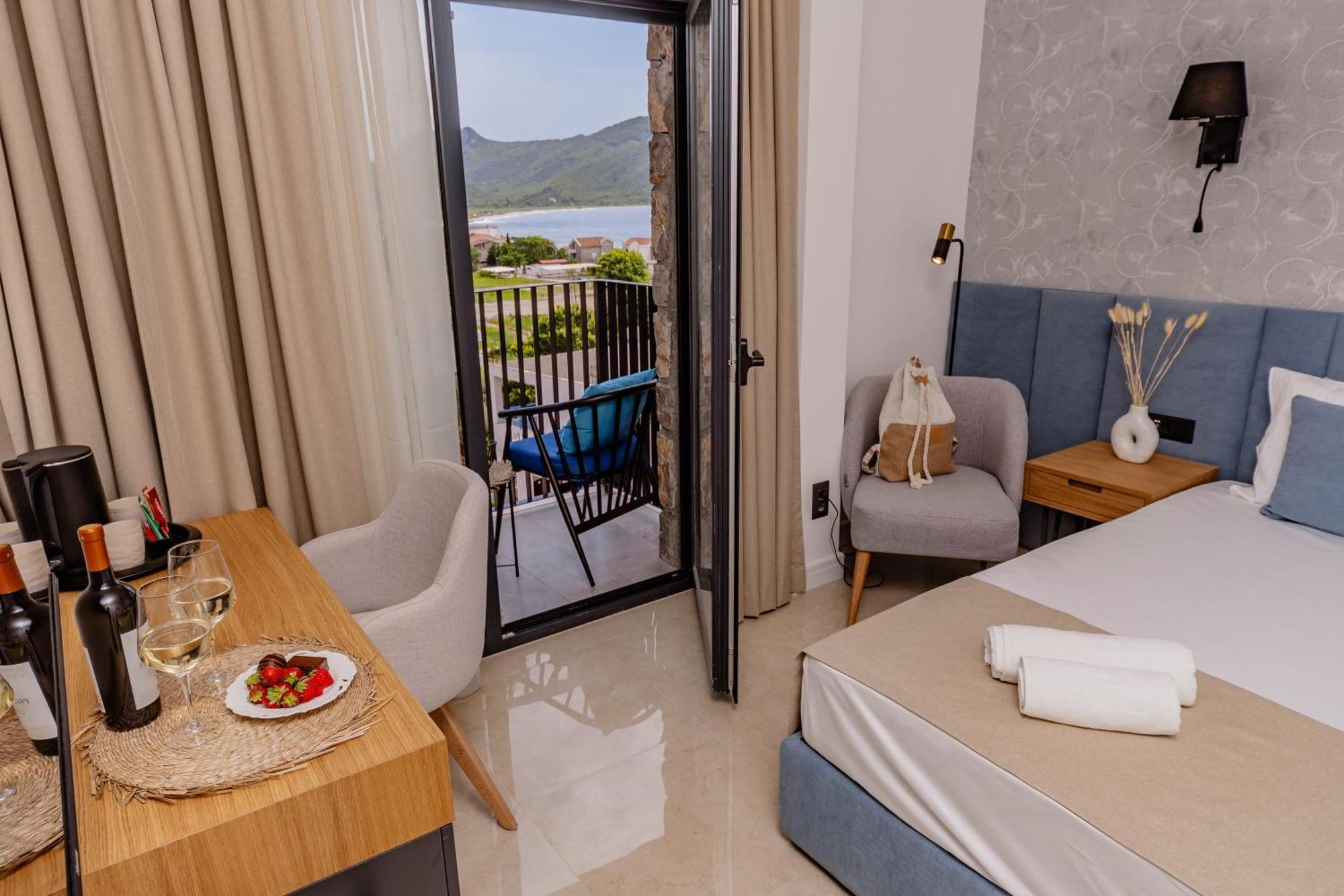 Hotel Aquilo Petrovac Ngoại thất bức ảnh