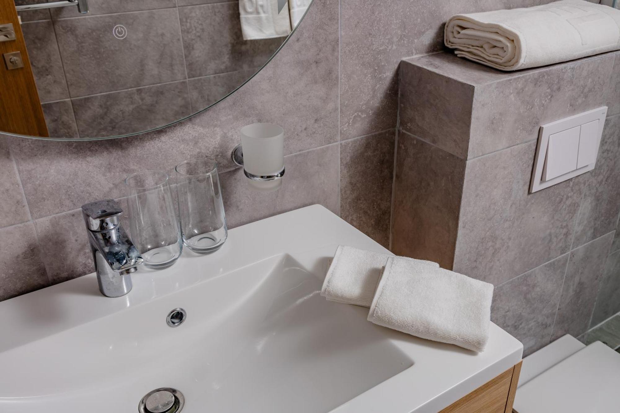 Hotel Aquilo Petrovac Ngoại thất bức ảnh