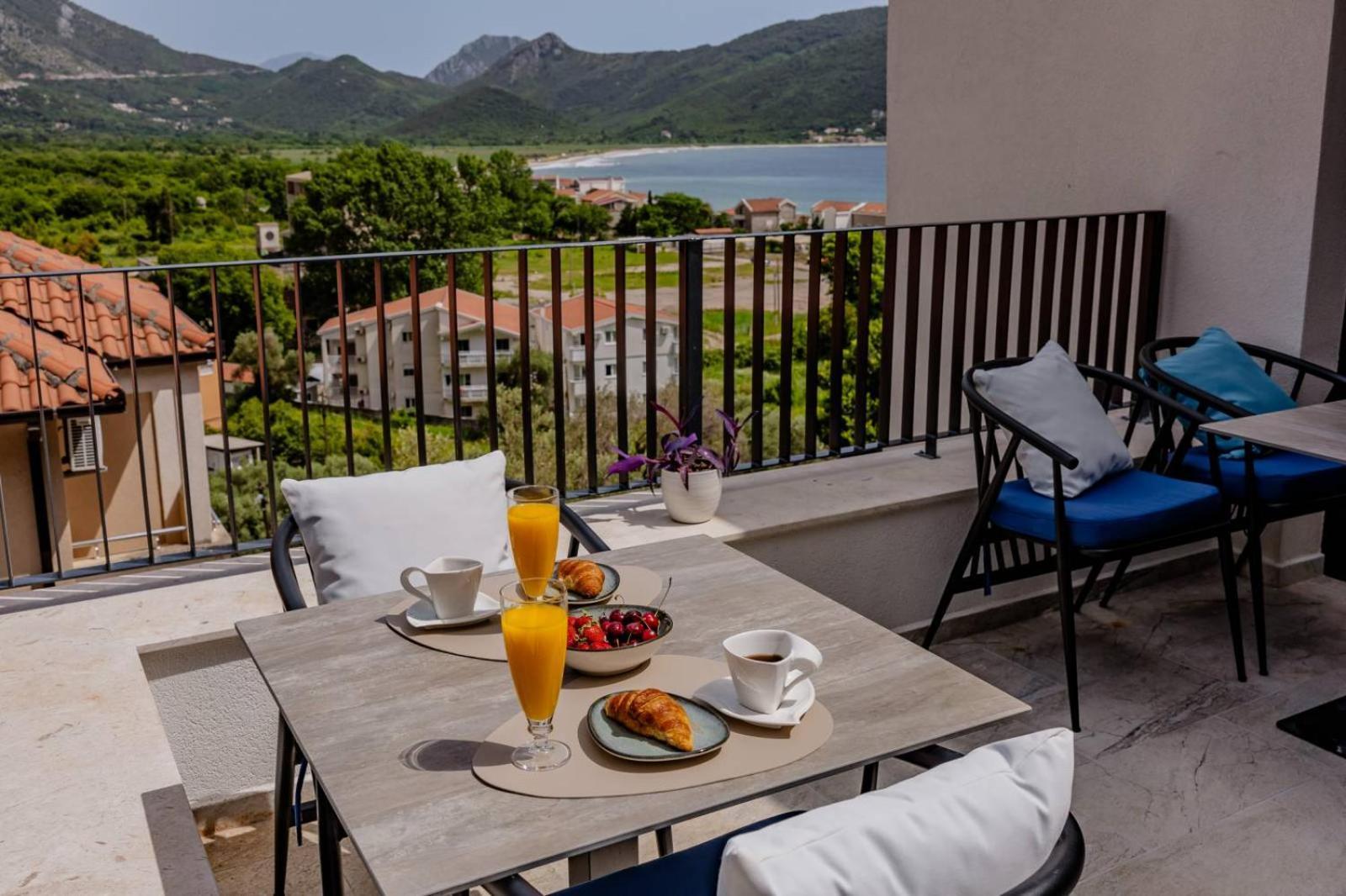 Hotel Aquilo Petrovac Ngoại thất bức ảnh